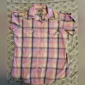 Wrangler plaid short sleeve shirt